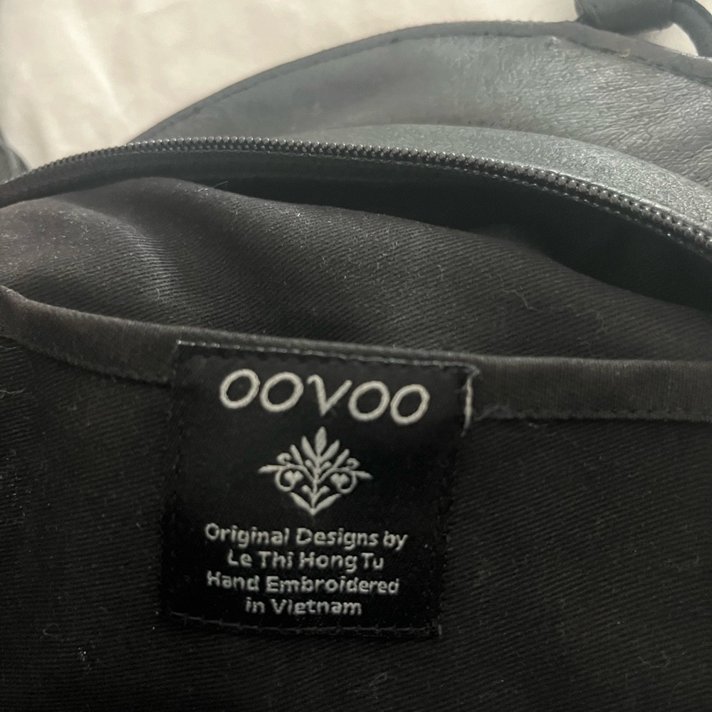 Elegant Black and Red Embroidered Women's Bag - Picture 2 of 3